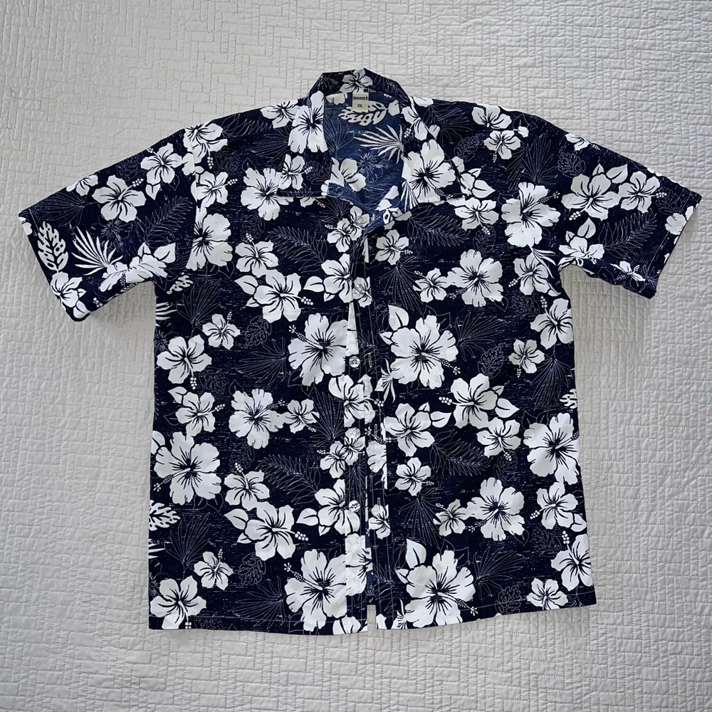 Men’s Navy Floral Hawaiian Shirt - FITS LIKE LARGE